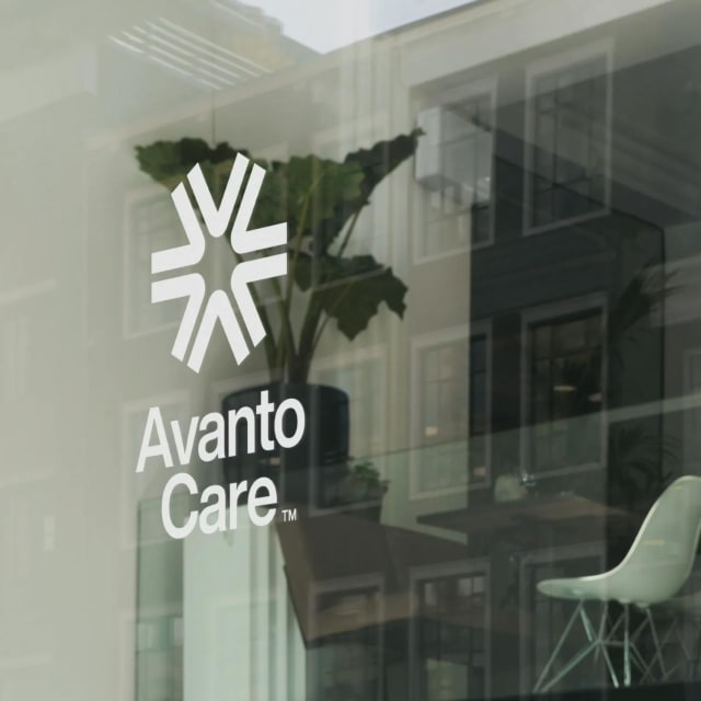window with avanto sign